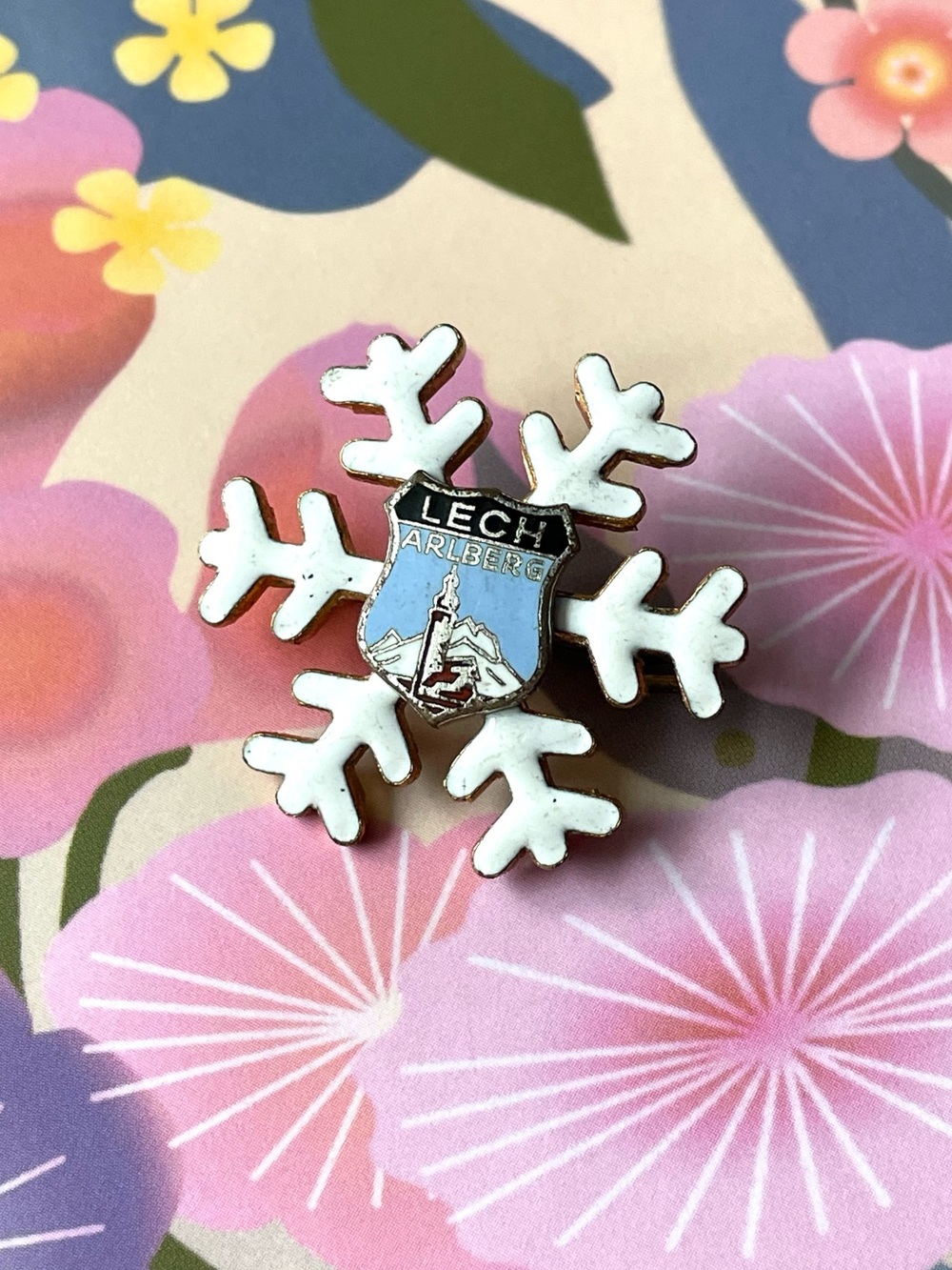 Vintage enamel on copper snowflake pin Lech Arlberg Austria snow ski Alps